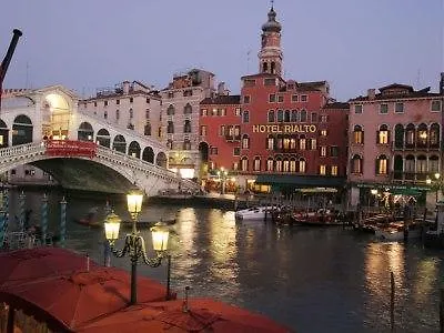 Ca Rialto بيت ضيافة