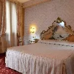 Ca Rialto 3* Venice